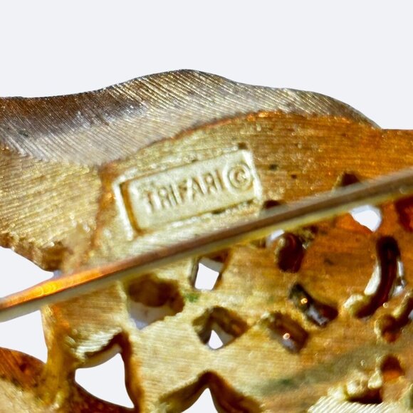 VTG Crown Trifari A Philippe Large Brooch Pearls Crystals Gold Tone 1960s - Picture 2 of 8